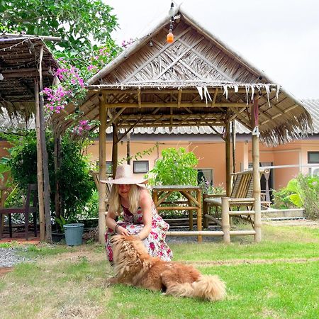 Les Fleurs House Bed & Breakfast Khao Lak Exterior foto