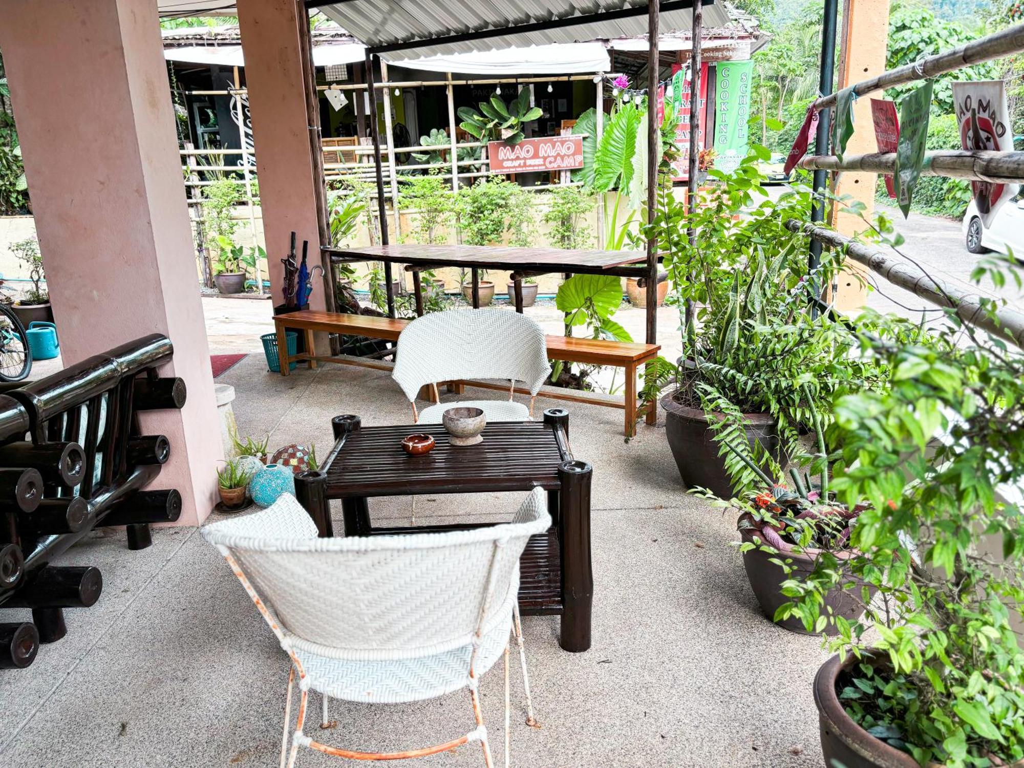Les Fleurs House Bed & Breakfast Khao Lak Exterior foto