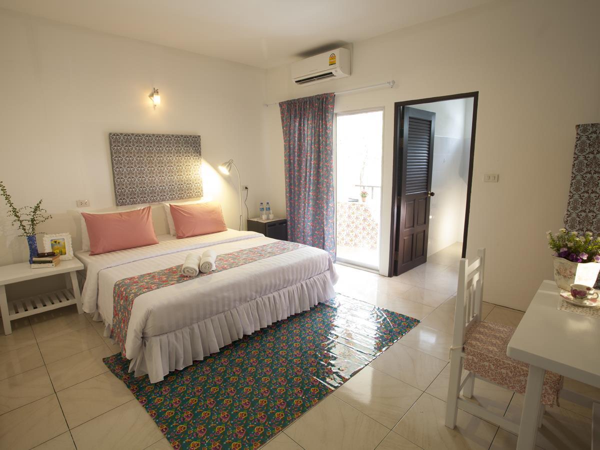 Les Fleurs House Bed & Breakfast Khao Lak Exterior foto